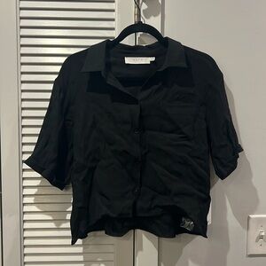 NWT: black Cropped Button Tee